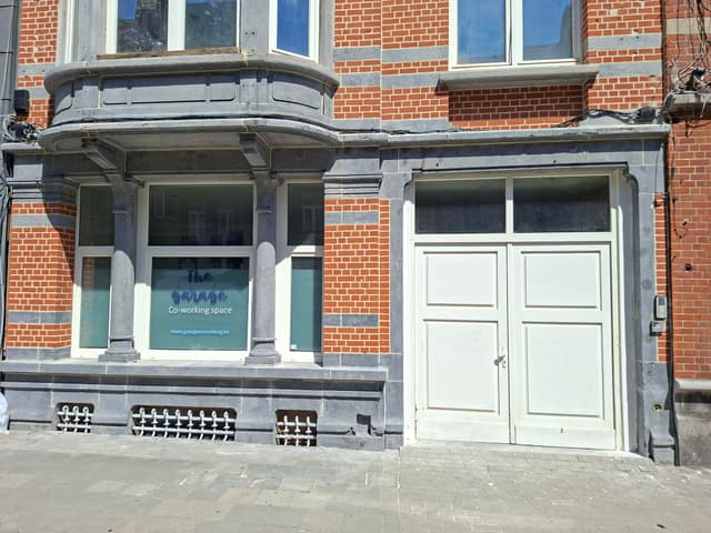Façade du Garage Coworking, chaussée de Louvain à Schaerbeek